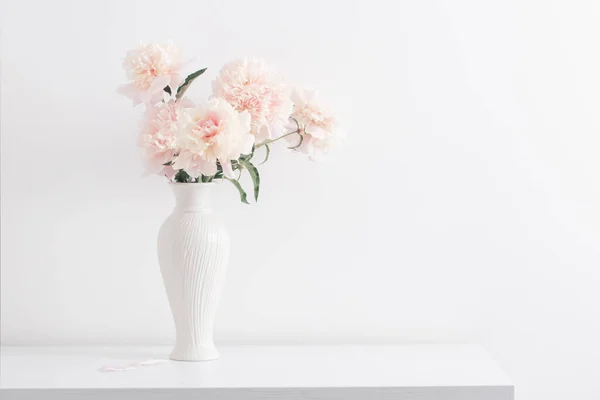 Pivoines Roses Céramique Vase Blanc Intérieur Blanc — Photo