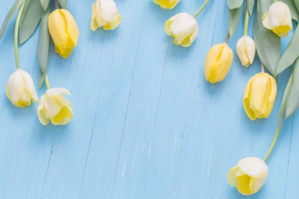 Żółte Tulipany Drewniane Tła — Zdjęcie stockowe