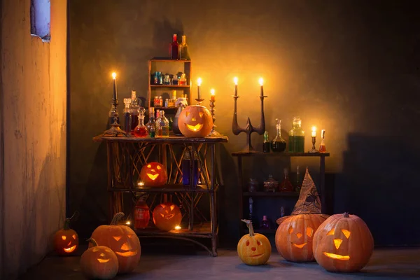 Halloween Decoratie Met Pompoenen Magische Drankjes Binnen — Stockfoto
