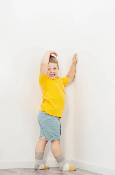 Overweight Little Boy Scales Home — Stock Photo, Image
