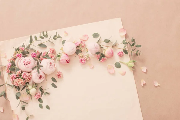 Belle Rose Sfondo Vecchia Carta — Foto Stock