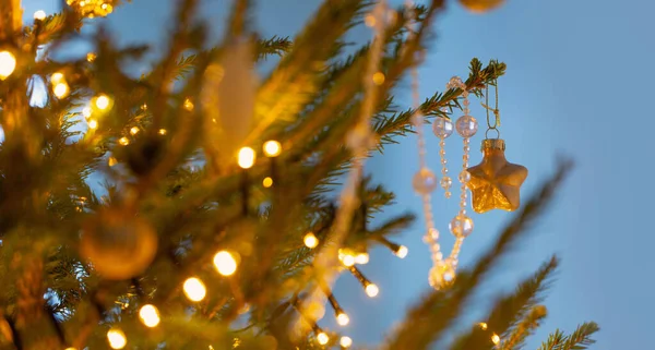 Χριστουγεννιάτικο Δέντρο Διακόσμηση Από Κοντά — Φωτογραφία Αρχείου