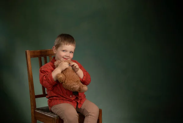 Portrait Little Boy Teddy Bear Green Background — Stock Photo, Image