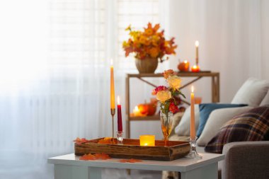 güzel sonbahar dekoru ev beyaz iç dekorasyonu