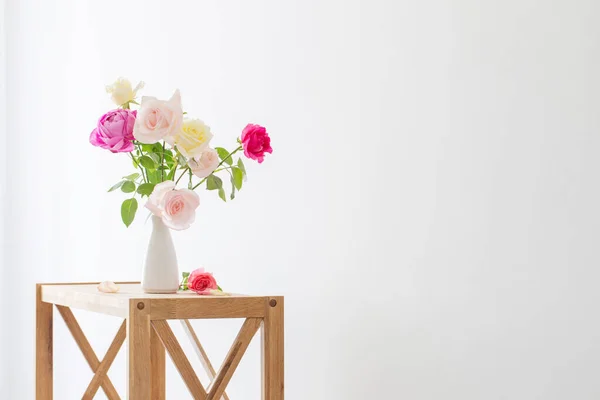 Pink White Roses White Ceramic Vase White Background — Stock Photo, Image