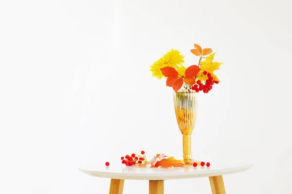 Autumnal Bouquet Glass Vase White Background — Stock Photo, Image