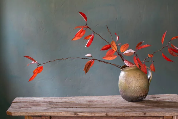 Red Autumn Leaves Ceramic Jug Old Wooden Table — Stock Photo, Image