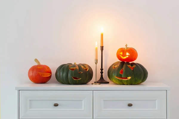 Halloween Kürbisse Mit Brennenden Kerzen Weißen Inneren — Stockfoto
