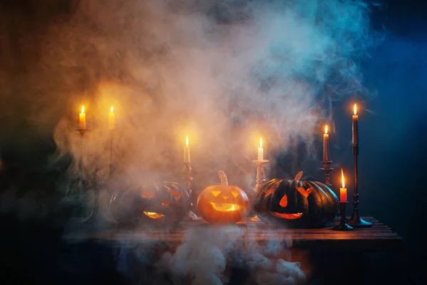 Dynie Halloween Płonących Świec Ciemnym Tle — Zdjęcie stockowe