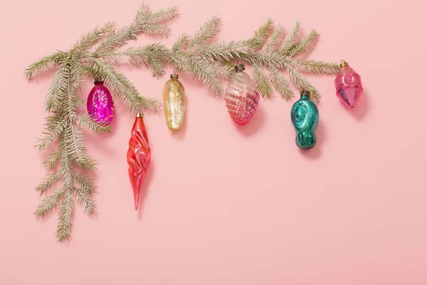 Vintage Glass Christmas Toys Auf Rosa Hintergrund — Stockfoto