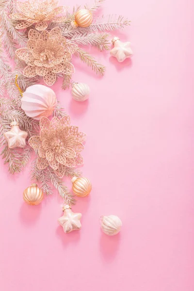 Golden Christmas Decorations Pink Background — Stock Photo, Image