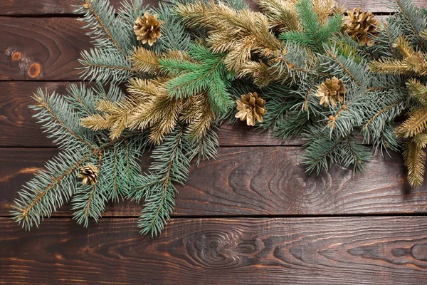 Boże Narodzenie Gałązki Jodły Starym Ciemnym Drewnianym Tle — Zdjęcie stockowe