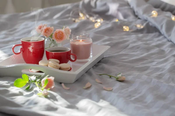 Two Red Cups Coffee Flowers Bed — Stock Photo, Image
