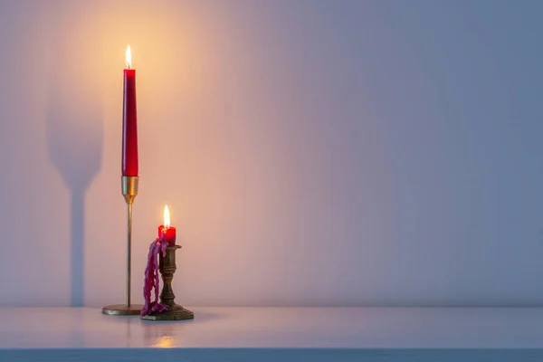 Rote Brennende Kerze Weißen Inneren — Stockfoto