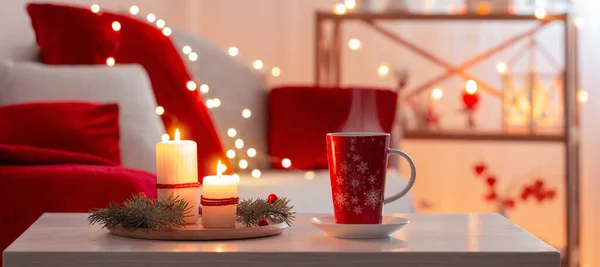 Csésze Forró Ital Karácsonyi Dekoráció Fehér Piros Színekben Otthon — Stock Fotó