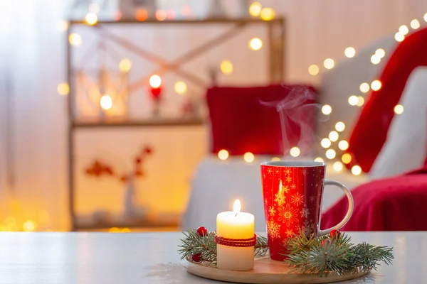Чашка Гарячого Напою Різдвяними Прикрасами Білому Червоному Кольорах Вдома — стокове фото