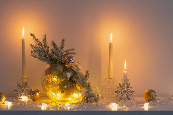 Decoración Navidad Con Velas Encendidas Interior Blanco — Foto de Stock