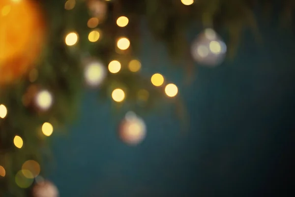 Χριστουγεννιάτικα Κλαδιά Δέντρων Φώτα Εκτός Εστίασης — Φωτογραφία Αρχείου