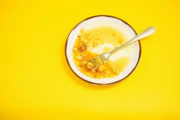 Dirty Plate Honey Pie Crumbs Yellow Background — Stock Photo, Image
