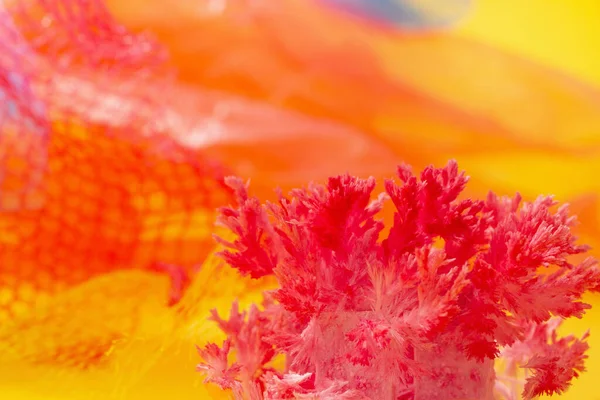 Cristal Chimique Rose Sur Fond Abstrait Coloré — Photo