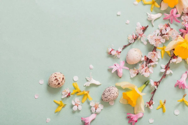Tło Wielkanocne Jajkami Kwiatami — Zdjęcie stockowe