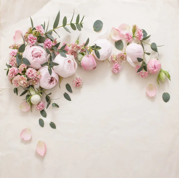 Hermosas Rosas Sobre Papel Viejo Fondo — Foto de Stock