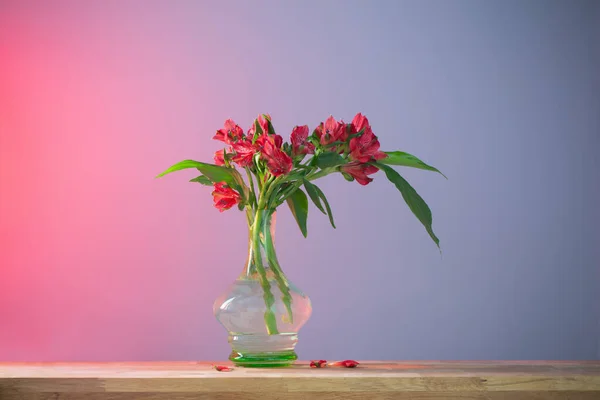 Bouquet Red Alstroemeria Vintage Glass Vase Wooden Shelf — Stock Photo, Image