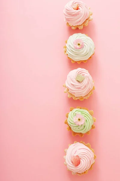 Cupcakes Rosa Verde Sobre Fondo Rosa — Foto de Stock