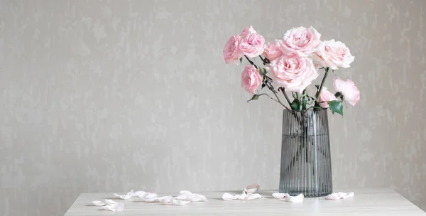Zátiší Růžovými Růžemi Skleněné Váze — Stock fotografie