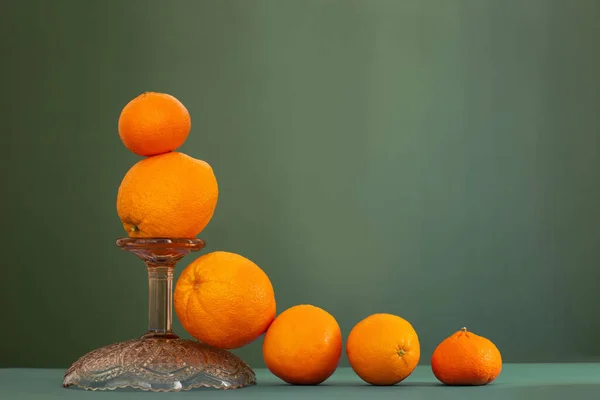 Narancs Vintage Üveg Váza Zöld Háttér — Stock Fotó