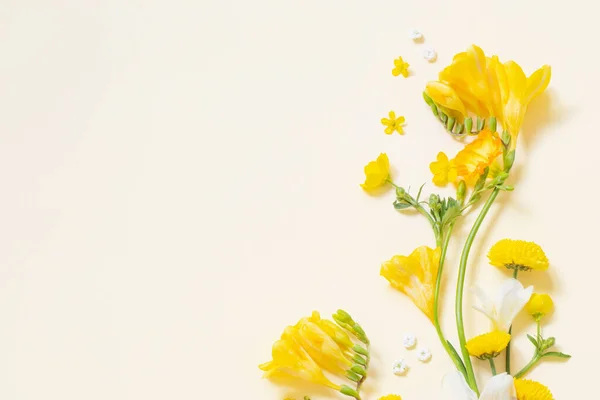 Yellow Flowers Yellow Paper Background — Stock Photo, Image
