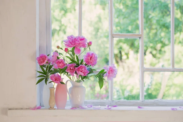 Pink Peony Vase Grunge White Interior — Stock Photo, Image