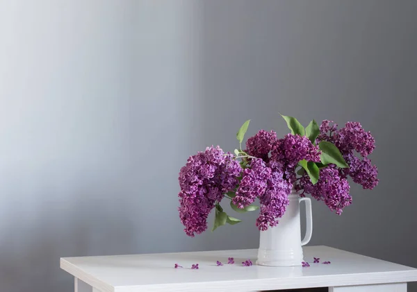 Beautiful Lilac Flowers White Jug White Wooden Table — Stock Photo, Image