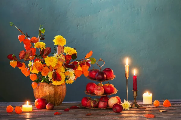 Beautiful Autumnal Bouquet Wooden Table Dark Wall — Stock Photo, Image