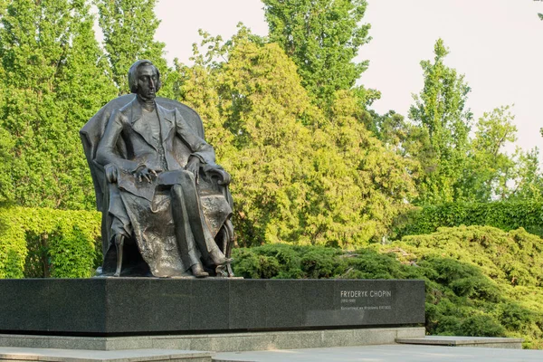 Wroclaw, Polonya. 05.27... 2023. Yeşil Park 'ta bir Fryderyk Copin heykeli