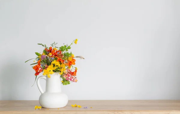 Summer Flowers White Jug Wooden Table — Stock Photo, Image