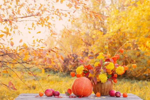 Beautiful Autumnal Bouquet Wooden Table Garden — Stock Photo, Image