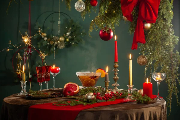 Горячий Пунш Вазе Рождественским Декором Винтажном Стиле — стоковое фото