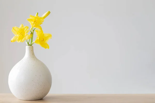Yellow Summer Flowers White Vase Gray Background — Stock Photo, Image