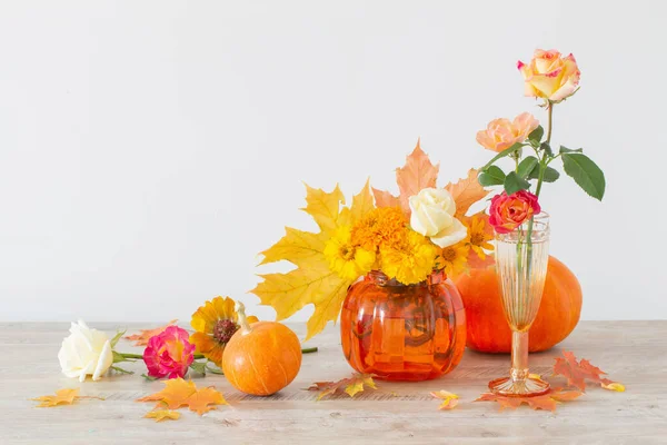 オレンジ色の秋の花束 — ストック写真