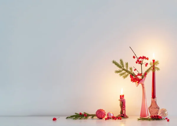 Vaaleanpunainen Joulu Sisustus Polttava Kynttilät Valkoinen Sisustus — kuvapankkivalokuva