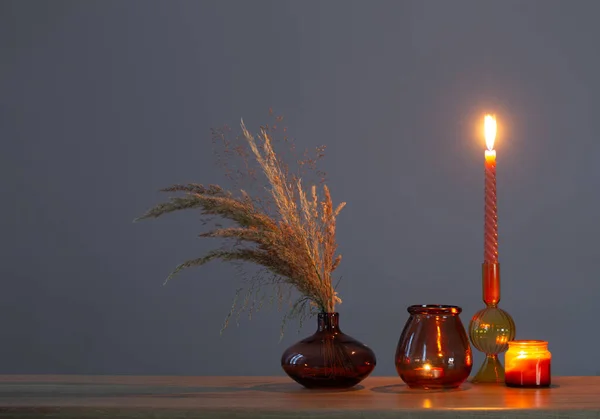 과어두운 위에서 촛불을 — 스톡 사진