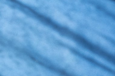 Güneş ışığı ve gölgesi olan mavi arkaplan