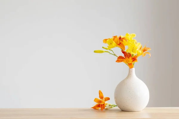 Summer Flowers White Modern Vase Wooden Shelf — Stock Photo, Image