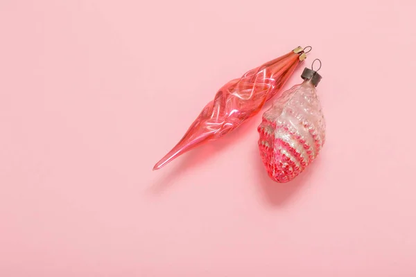 Vintage Glas Kerst Speelgoed Roze Achtergrond — Stockfoto