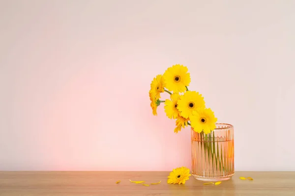 Yellow Gerbera Glass Vase Wooden Table Background Wall — Stock Photo, Image