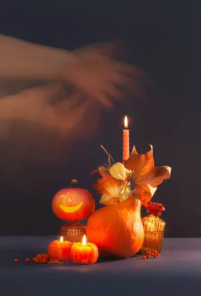 Halloween Decor Met Pompoenen Donkerblauwe Achtergrond — Stockfoto