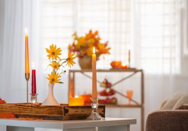 güzel sonbahar dekoru ev beyaz iç dekorasyonu