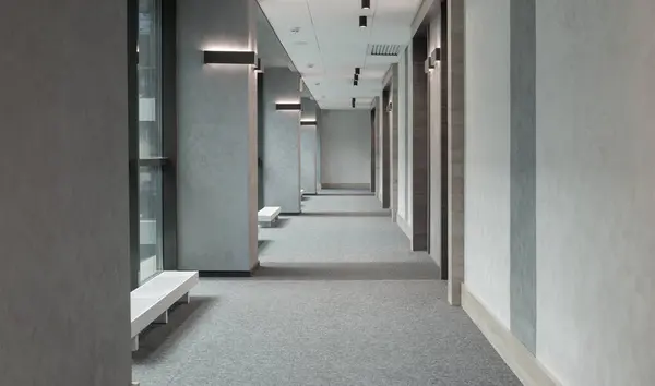 Grå Modern Korridor Med Belysning — Stockfoto