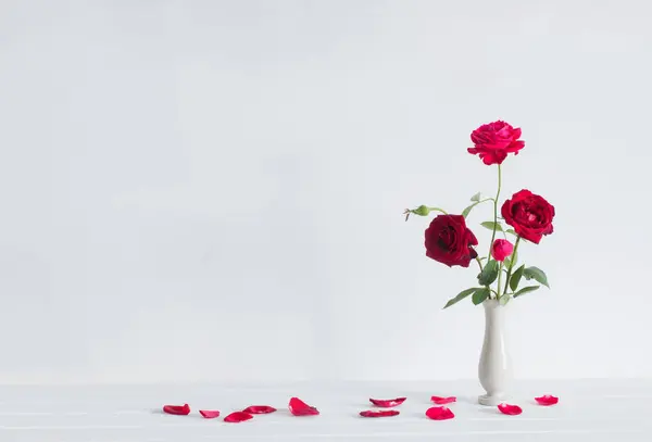 Red Roses Vase White Background — Stock Photo, Image